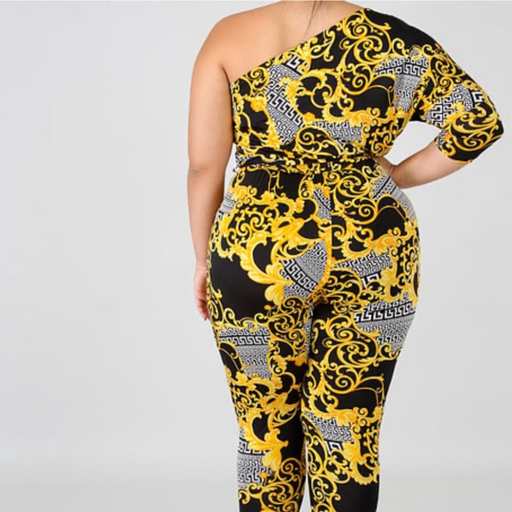 Clothing - Picture 3 of 6